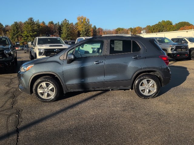 Used 2021 Chevrolet Trax LT w/ LT Convenience Package AWD/4WD image 3
