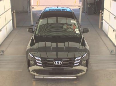 Used 2025 Hyundai Tucson SE FWD image 2