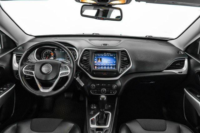 Used 2017 Jeep Cherokee Trailhawk w/ Cold Weather Group image 12