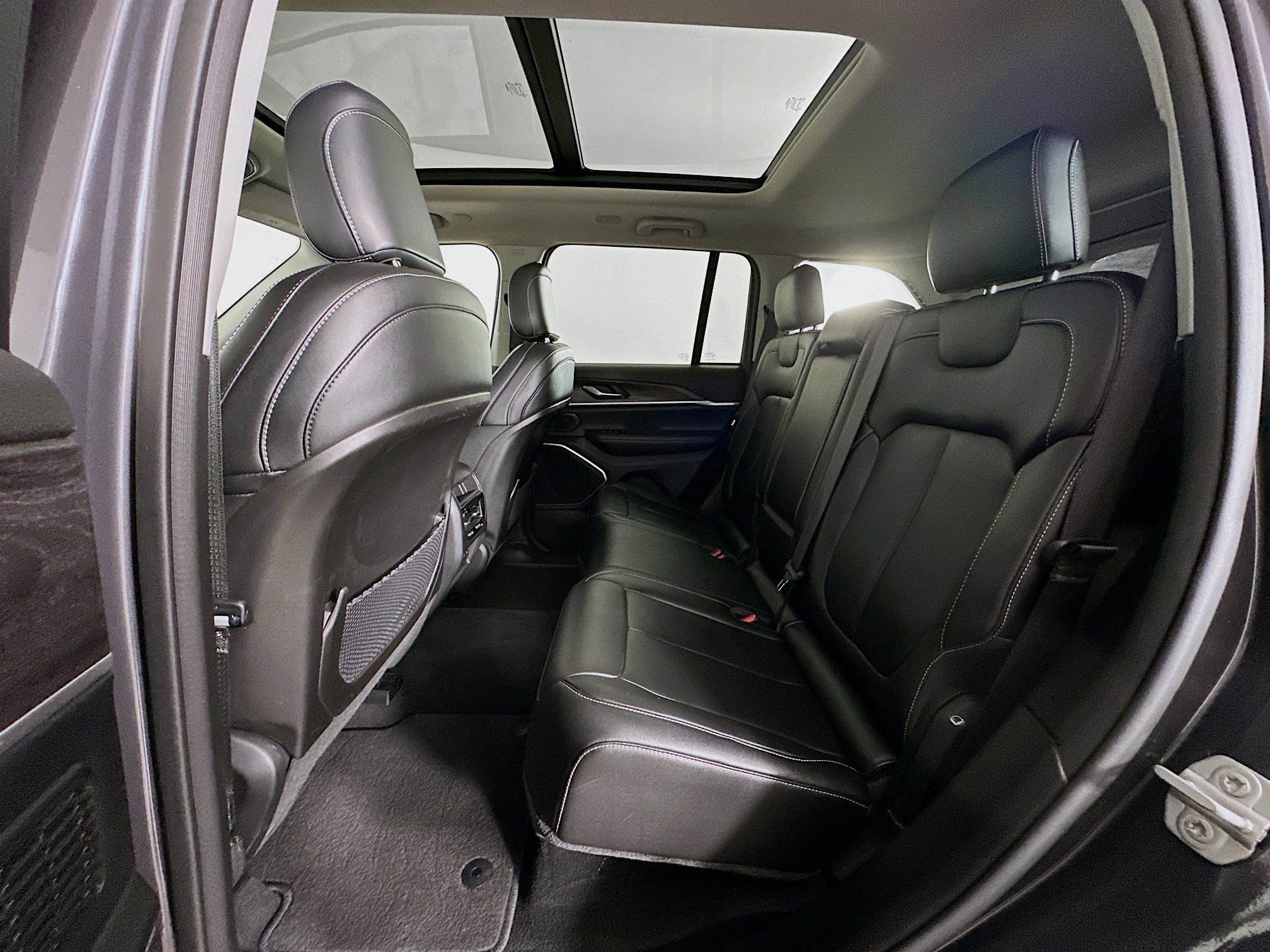 Used 2023 Jeep Grand Cherokee 4WD 4xe image 29