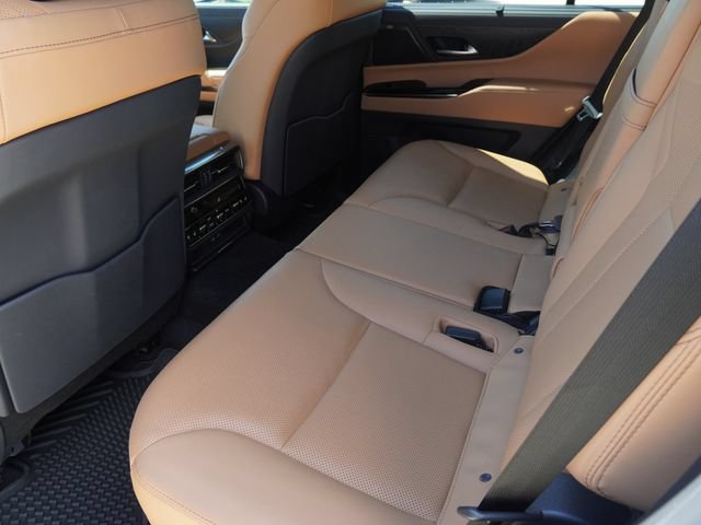 Used 2025 Lexus LX 700h Luxury w/ Appearance Package AWD/4WD image 13