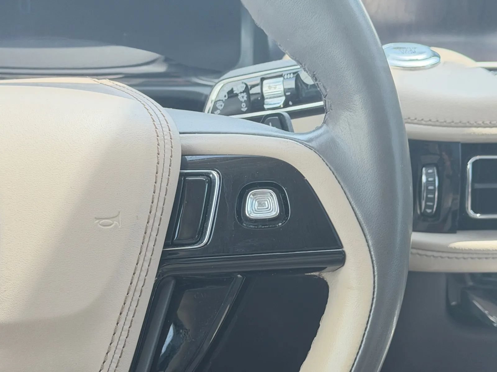 Used 2022 Lincoln Aviator Reserve w/ Elements Package Plus RWD image 21