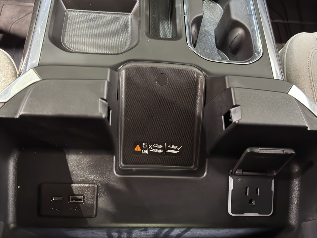 Used 2025 Chevrolet Silverado 1500 LTZ AWD/4WD image 36