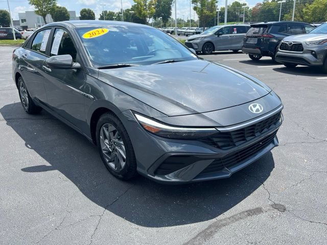 Used 2024 Hyundai Elantra SEL FWD image 4