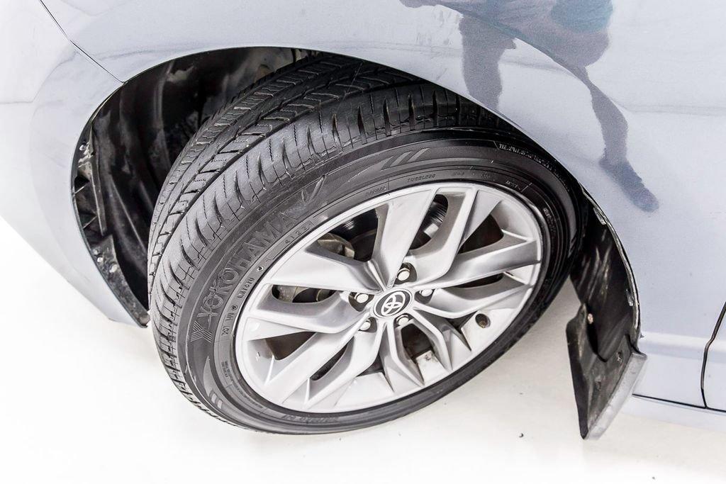 Used 2021 Toyota Avalon XLE w/ Moonroof Package FWD image 11