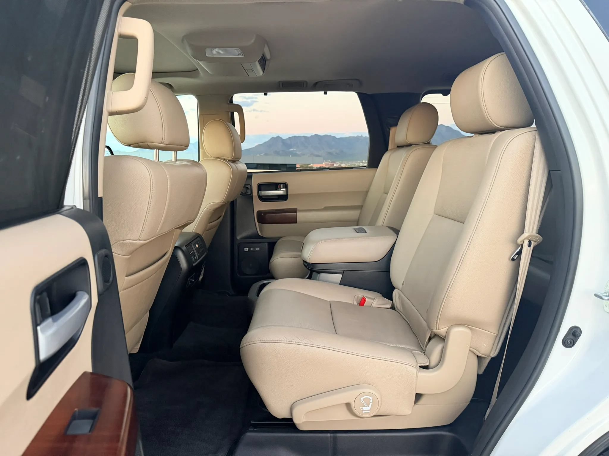 Used 2013 Toyota Sequoia Platinum AWD/4WD image 15