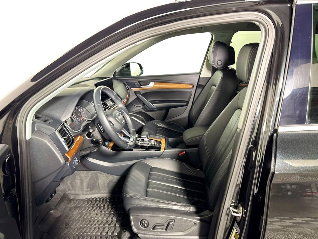 Used 2023 Audi Q5 2.0T Premium w/ Convenience Package image 11