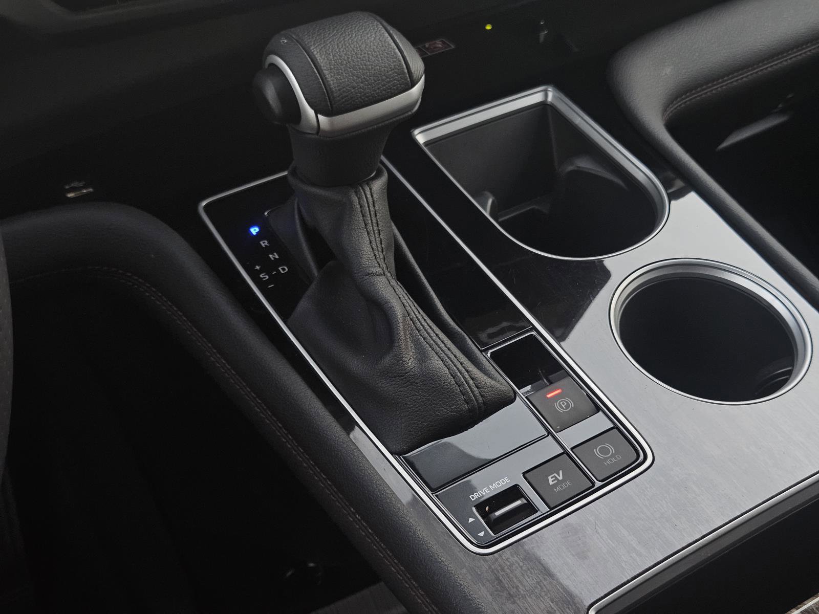 Used 2025 Toyota Sienna Limited image 24