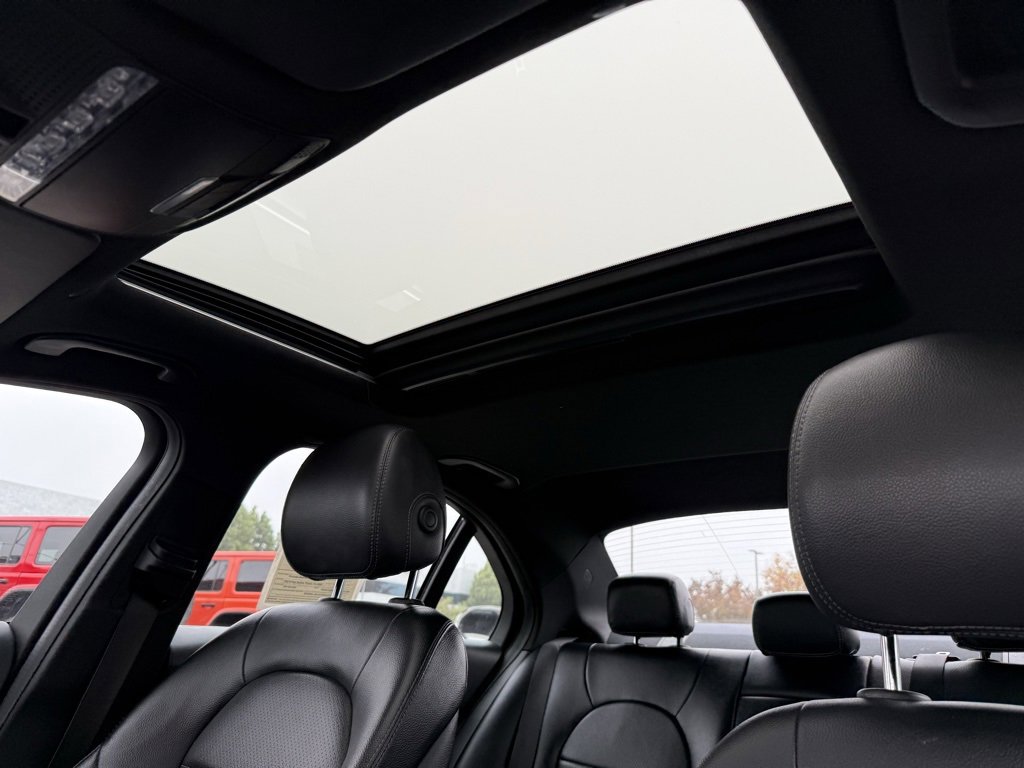 Used 2020 Mercedes-Benz C 300 Sedan image 2