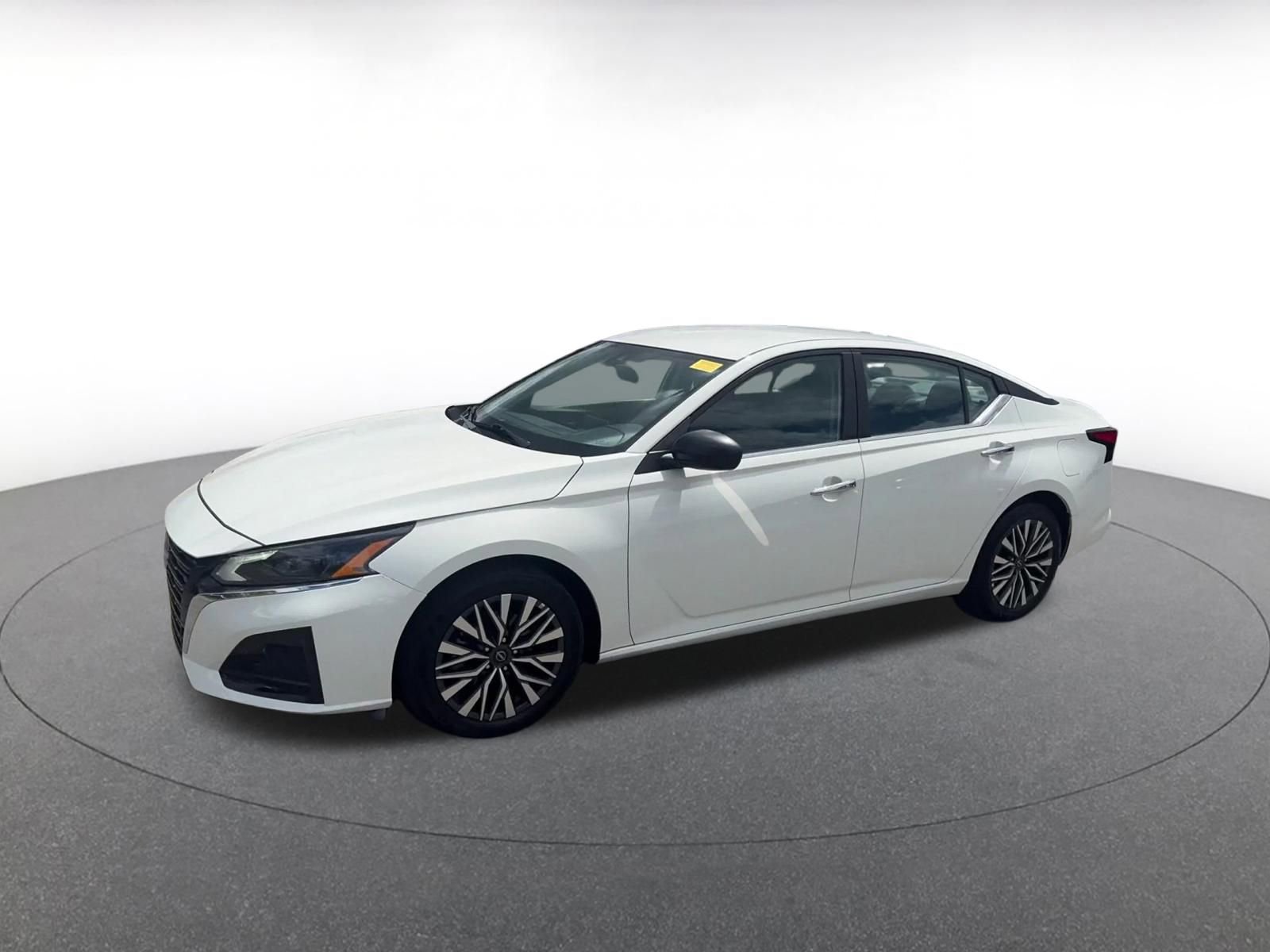 Used 2025 Nissan Altima 2.5 SV FWD image 7