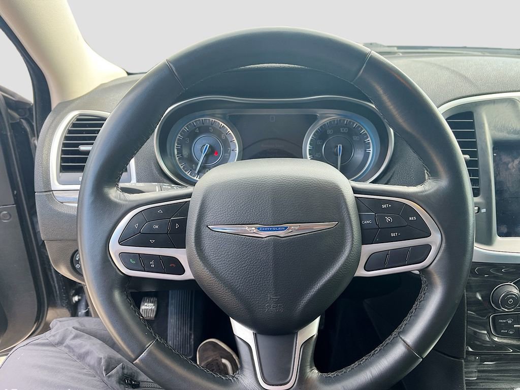 Used 2021 Chrysler 300 Touring w/ Driver Convenience Group image 11