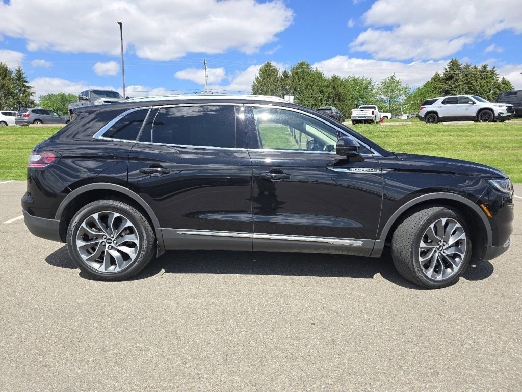 Used 2023 Lincoln Nautilus Reserve w/ Cargo Utility Package AWD/4WD image 16