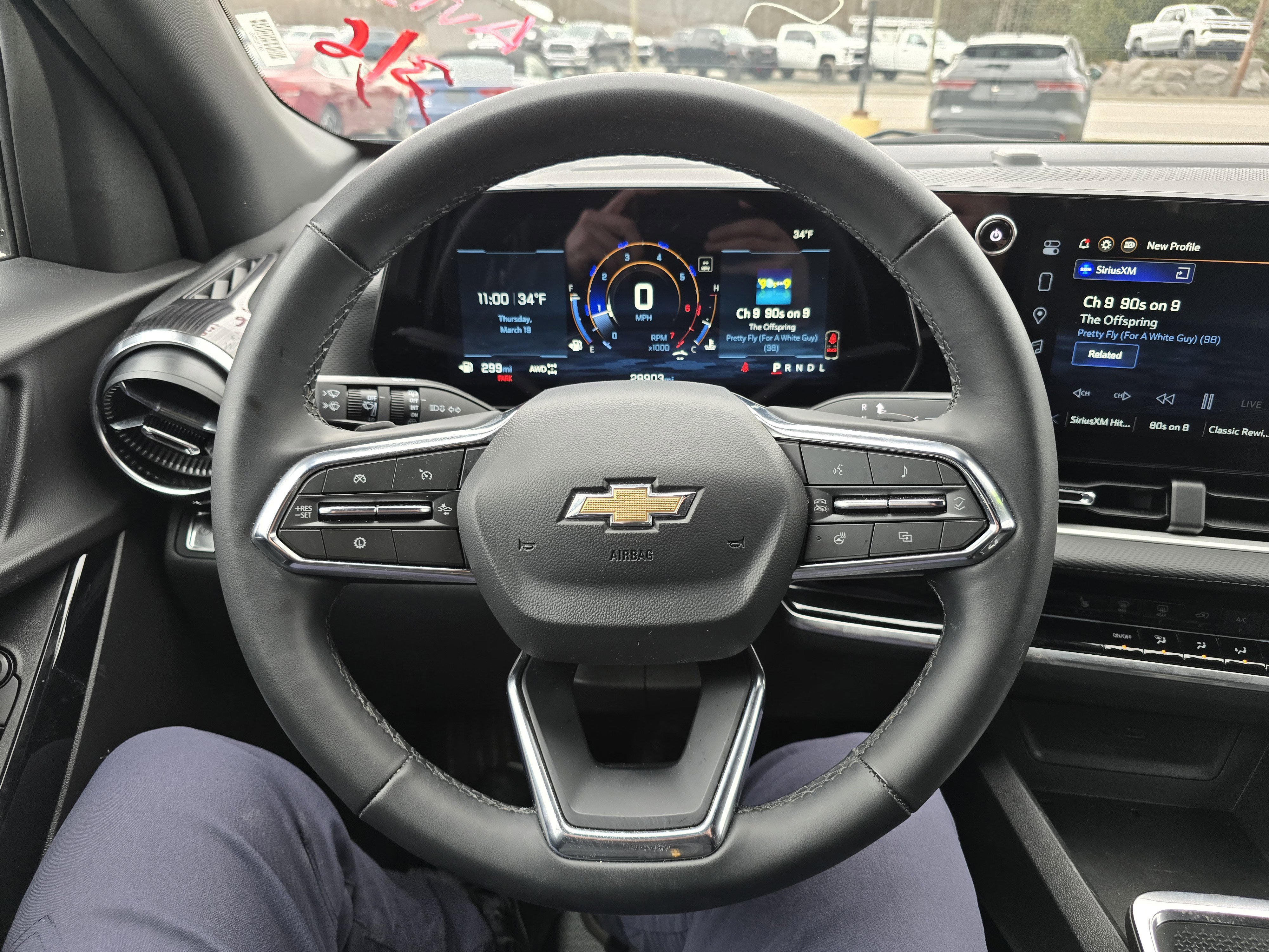 Used 2025 Chevrolet Equinox LT AWD/4WD image 17