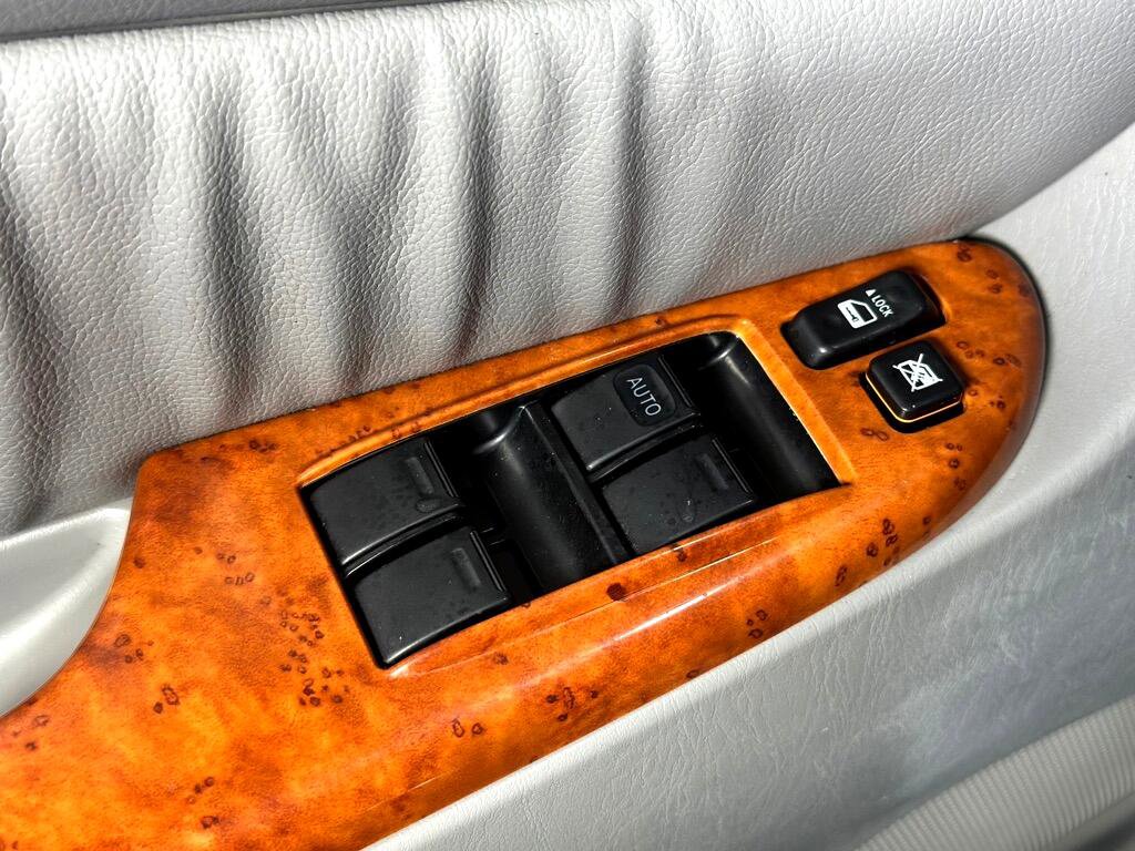 Used 2010 Toyota Sienna XLE image 34