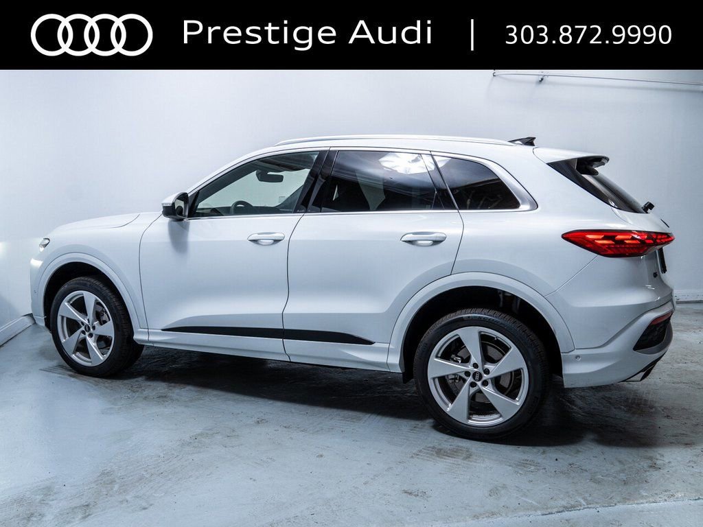 Used 2025 Audi Q5 Premium Plus w/ Premium Plus AWD/4WD image 3