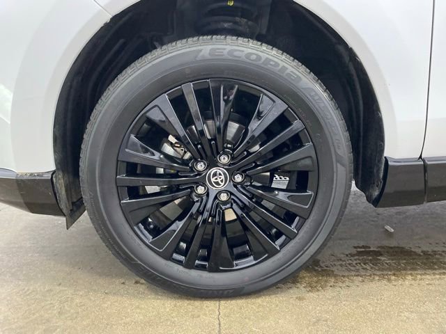 Certified 2024 Toyota Venza Nightshade image 24