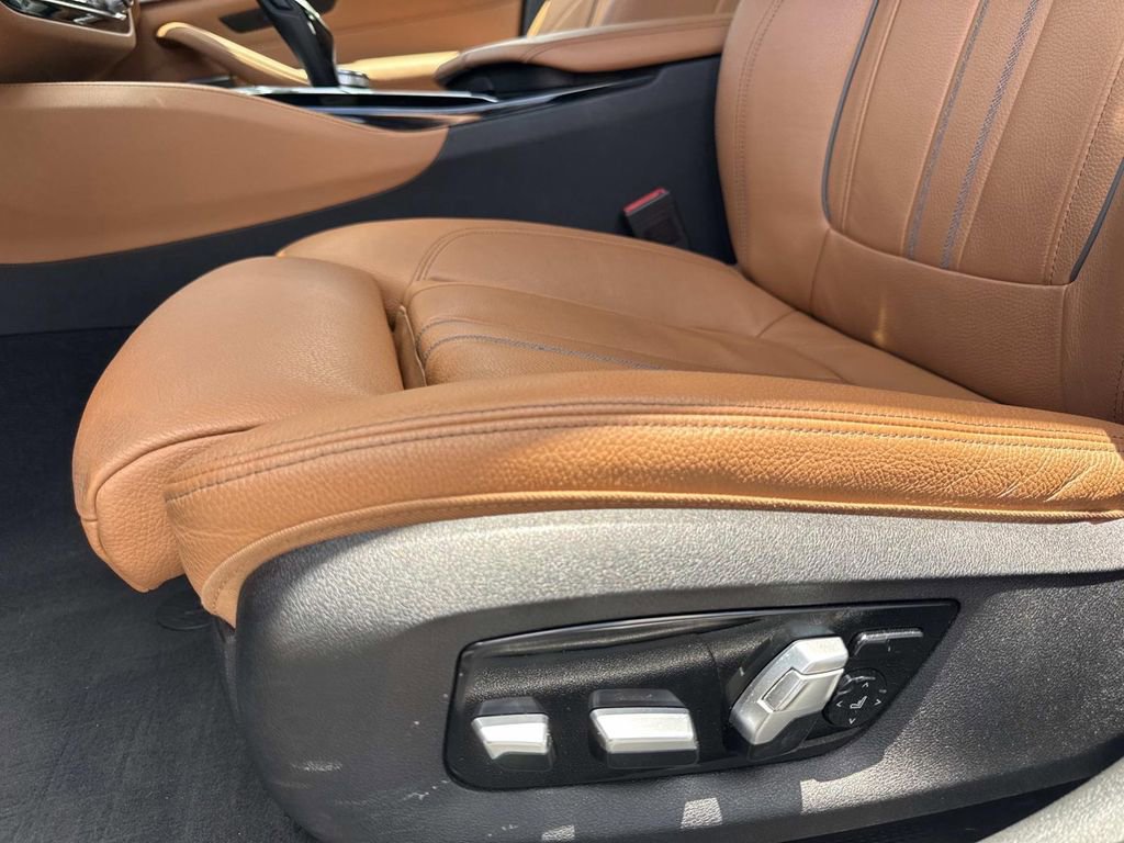 Used 2020 BMW M550i xDrive w/ Parking Assistance Package AWD/4WD image 21