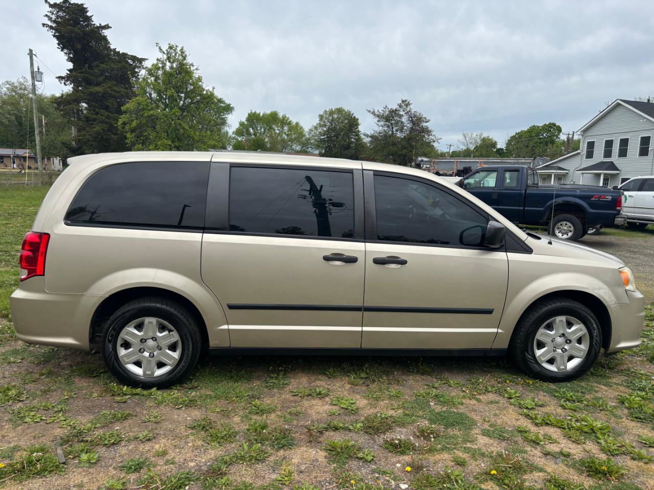 Used 2012 Dodge Grand Caravan American Value Package FWD image 4
