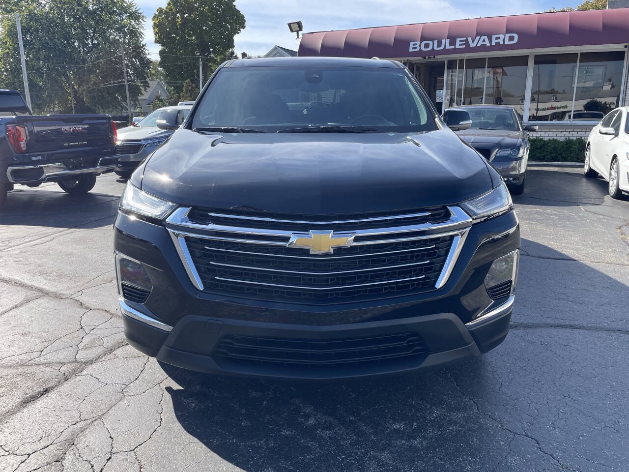 Used 2023 Chevrolet Traverse LT FWD image 11