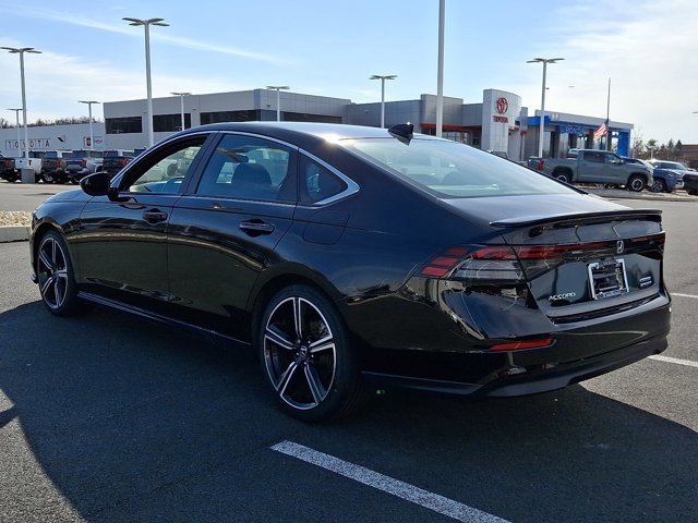 Used 2024 Honda Accord Sport image 4
