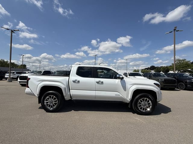 Used 2025 Toyota Tacoma Limited AWD/4WD image 26