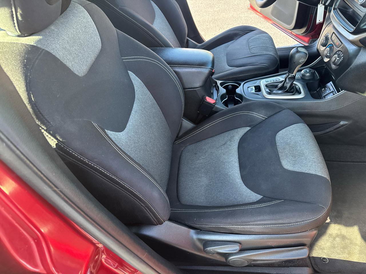 Used 2015 Jeep Cherokee Sport image 7