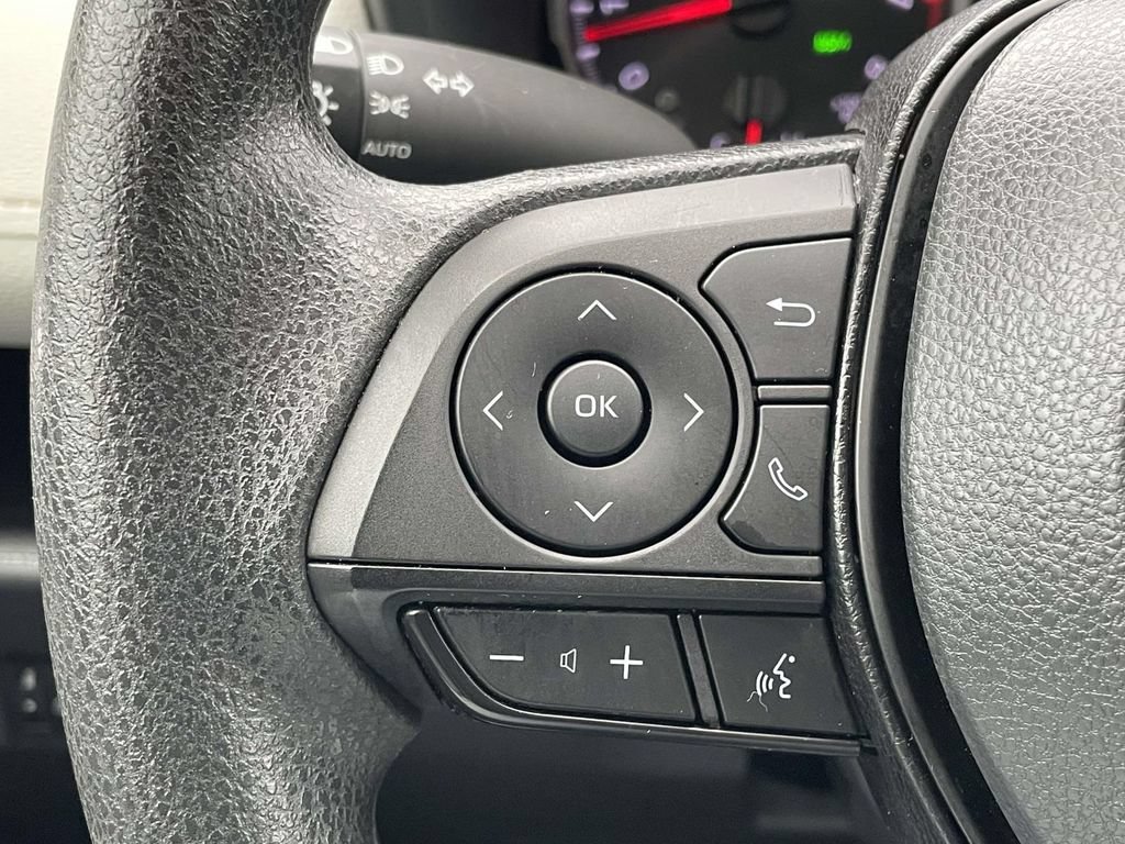 Used 2022 Toyota RAV4 XLE AWD/4WD image 10