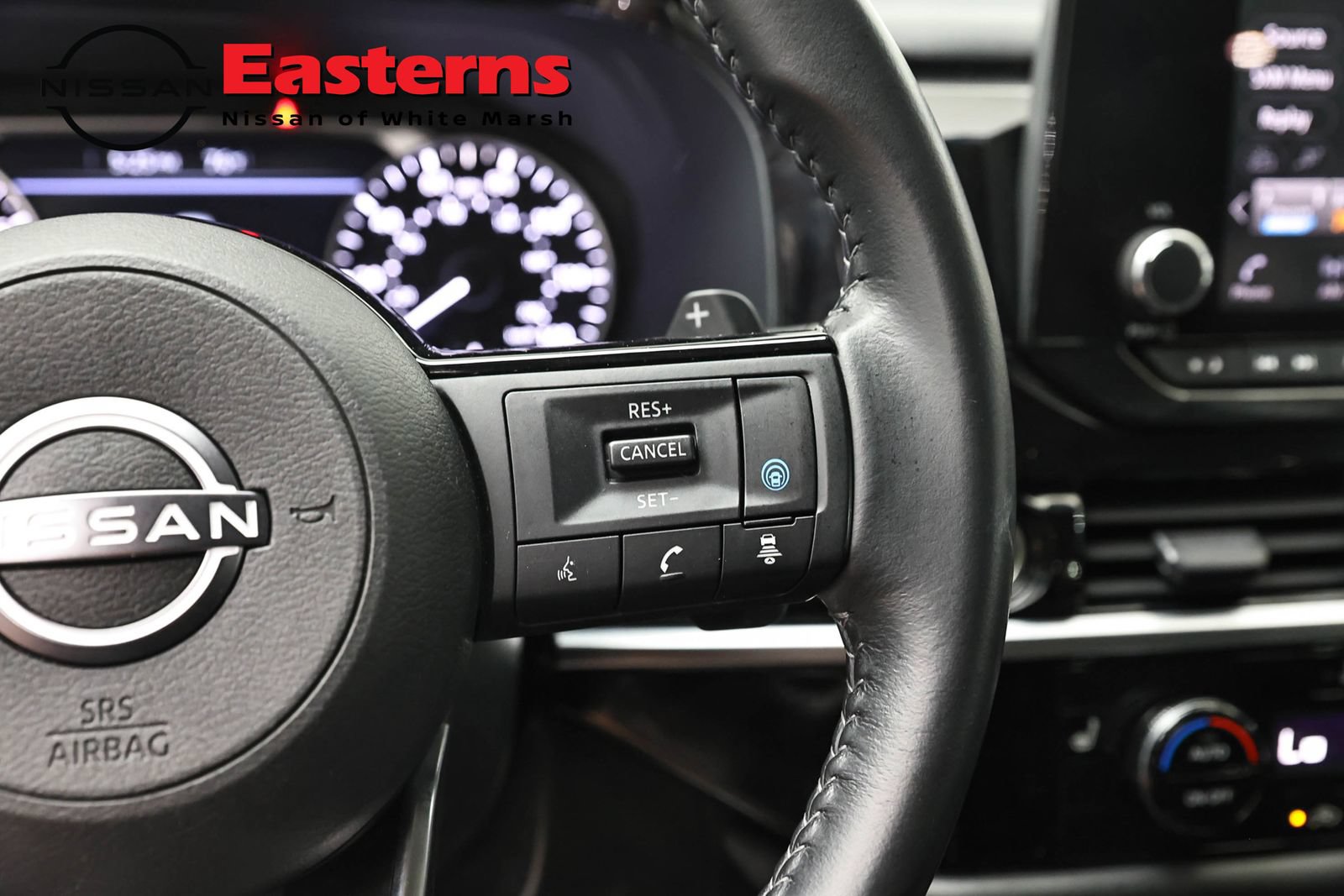 Used 2022 Nissan Pathfinder SV AWD/4WD image 16