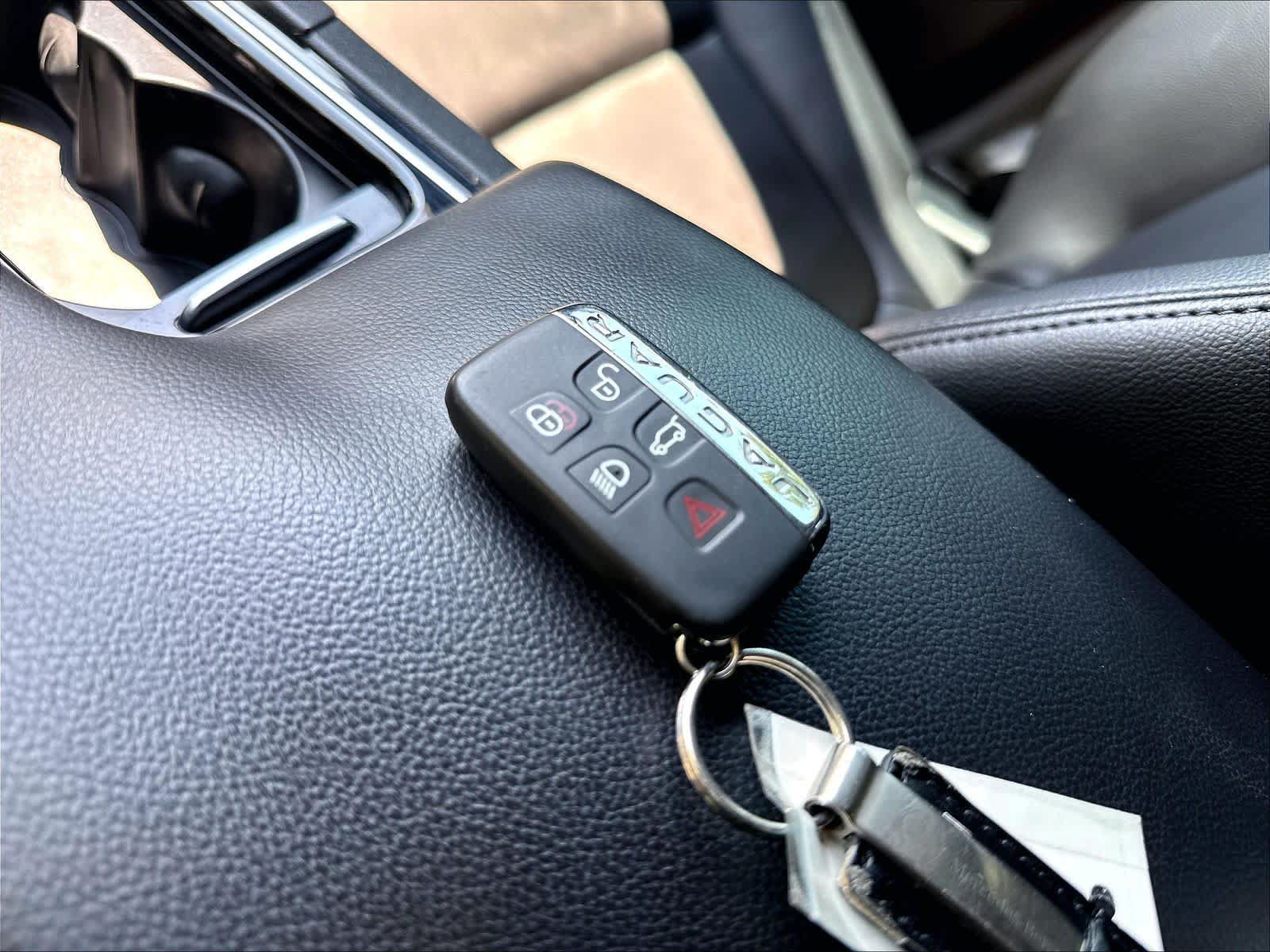 Used 2019 Jaguar F-PACE Premium AWD/4WD image 11