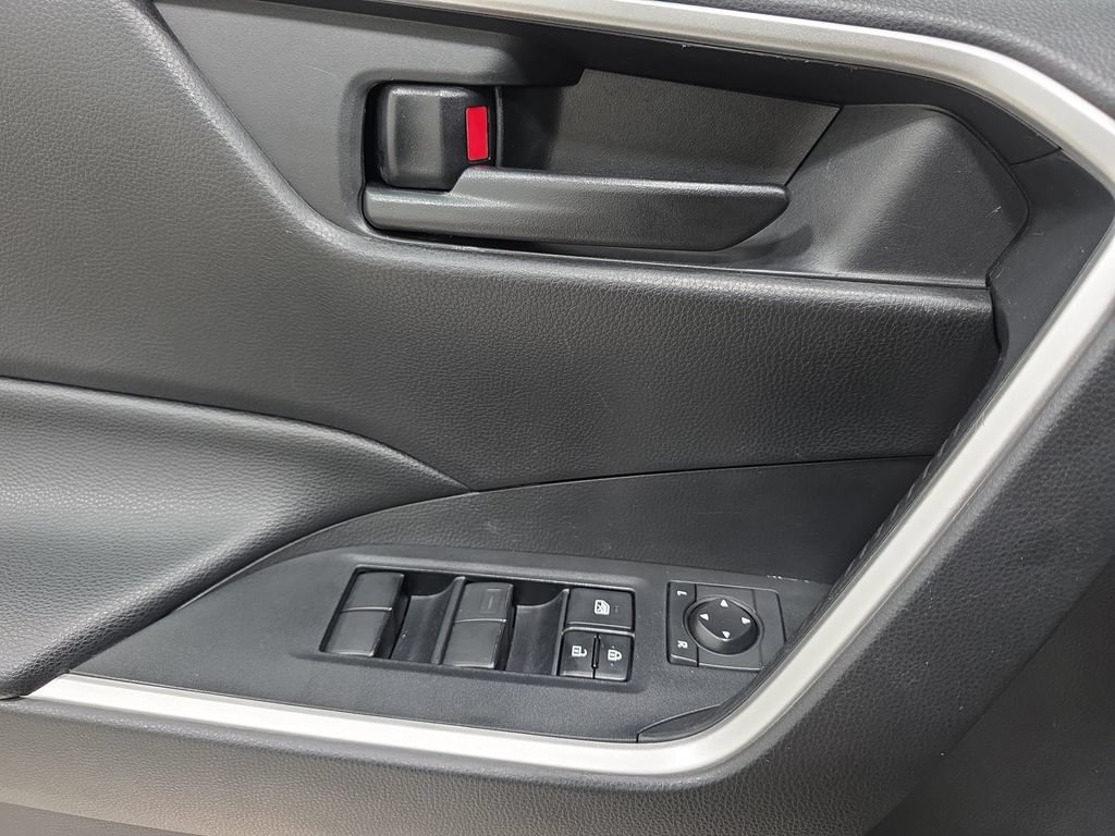 Used 2020 Toyota RAV4 LE w/ All Weather Liner Package AWD/4WD image 28