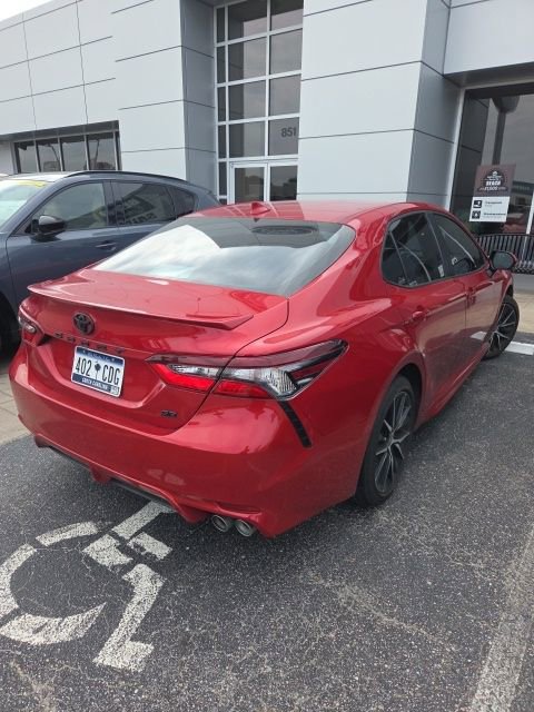 Used 2024 Toyota Camry SE w/ Cold Weather Package FWD image 3