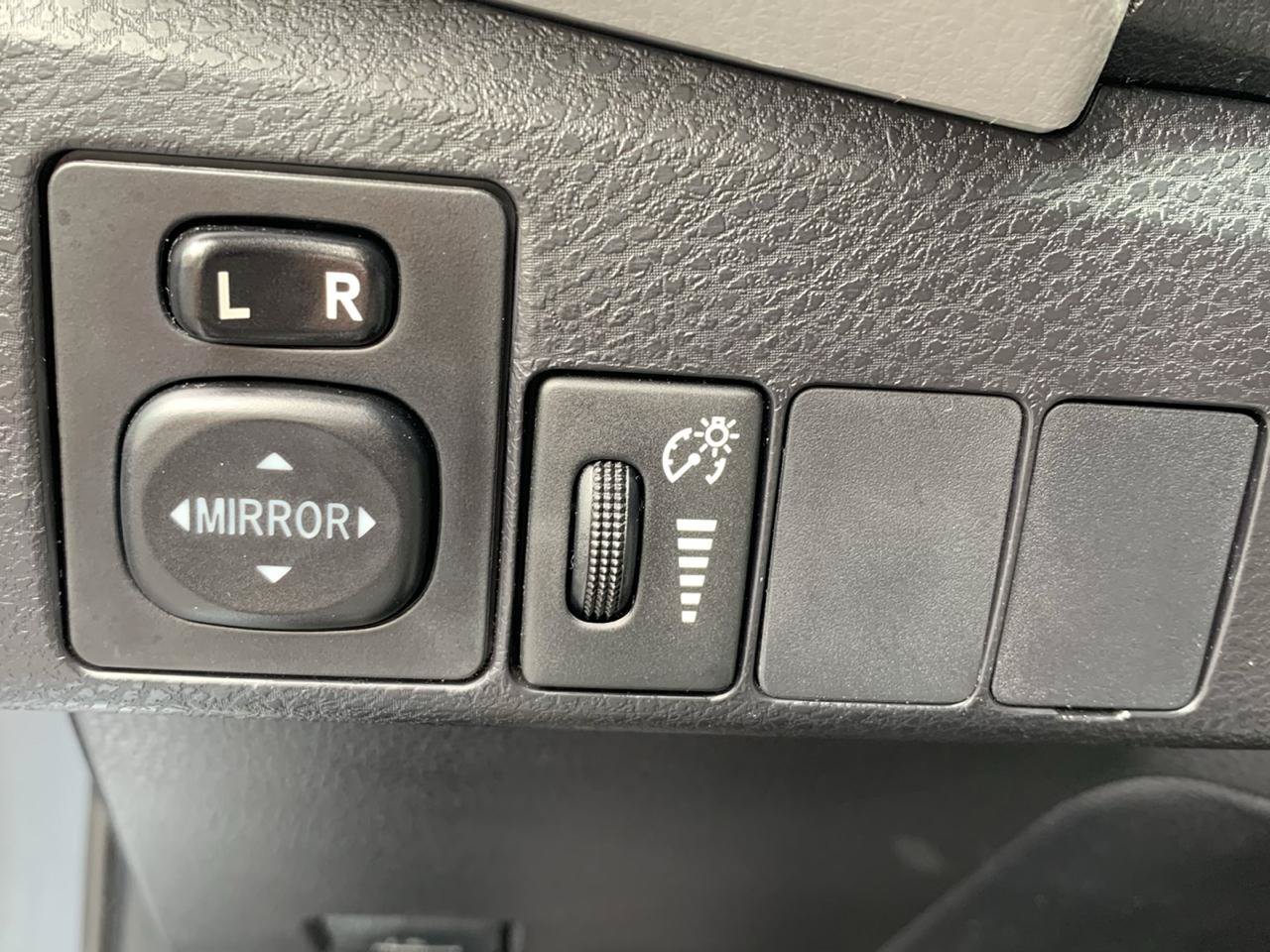 Used 2015 Toyota Corolla LE FWD image 19