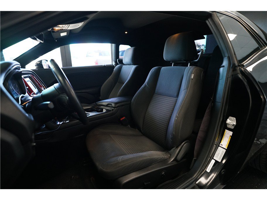 Used 2016 Dodge Challenger SXT RWD image 11