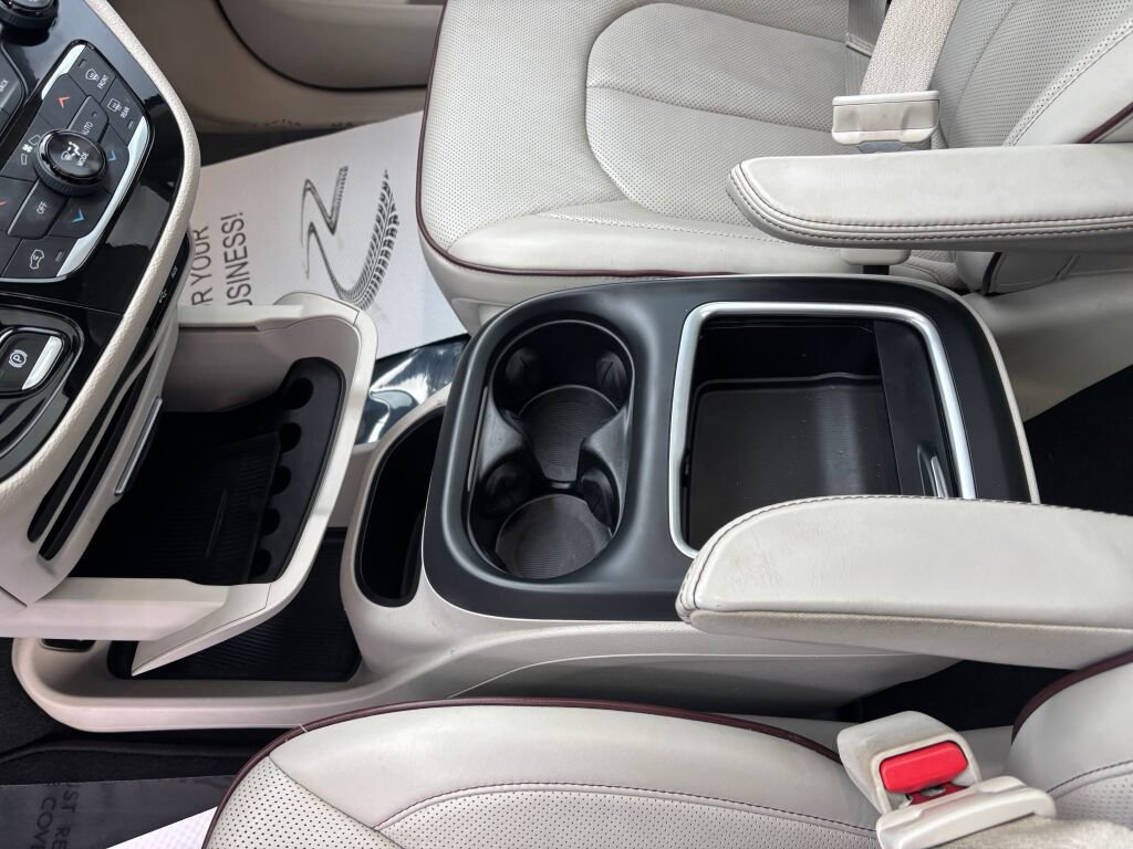 Used 2017 Chrysler Pacifica Limited w/ Advanced Safetytec Group image 18