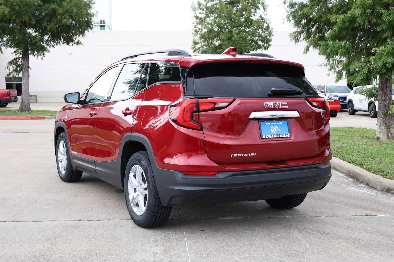 Used 2020 GMC Terrain SLE w/ Driver Convenience Package FWD image 4