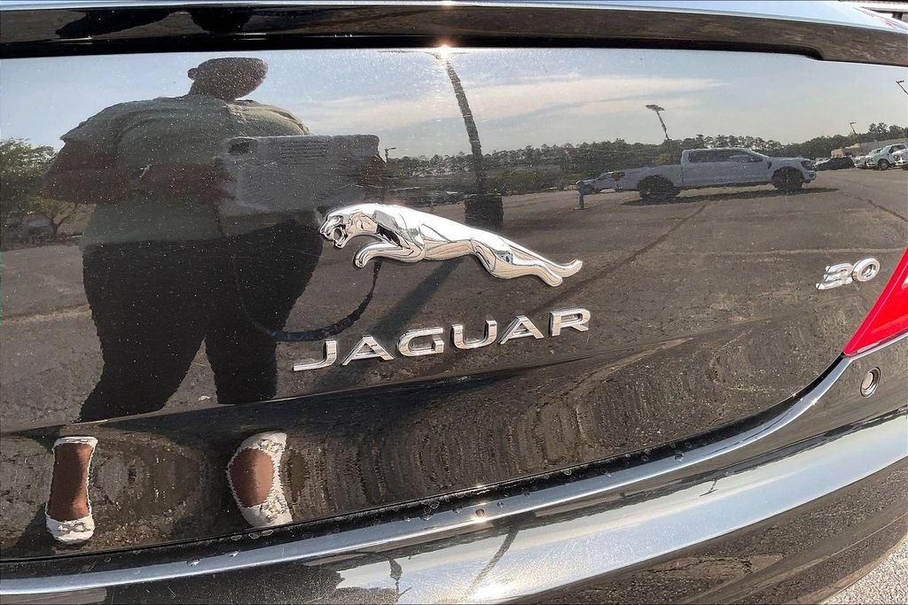 Used 2018 Jaguar XJ R-Sport RWD image 24