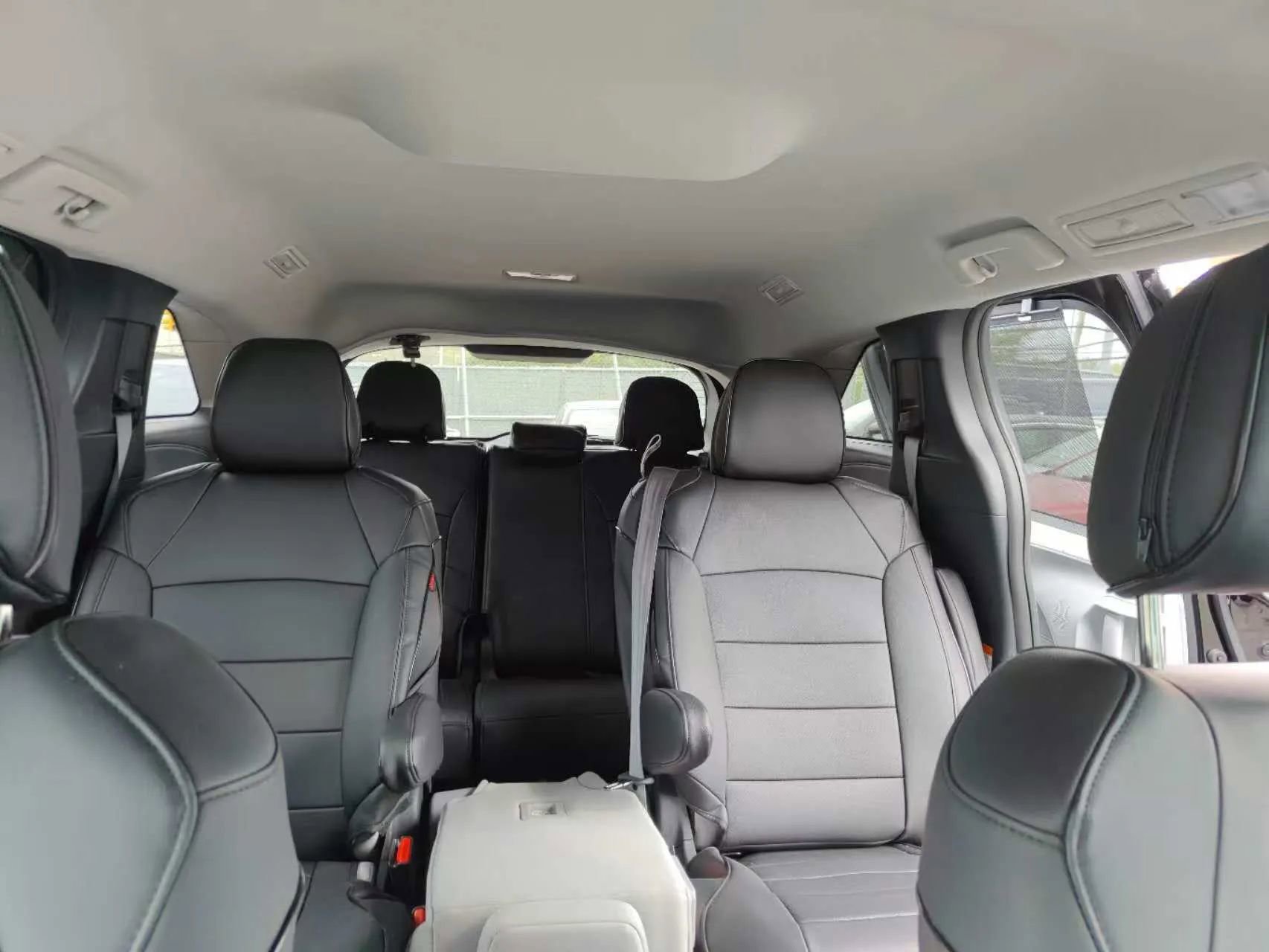 Used 2025 Toyota Sienna LE image 9