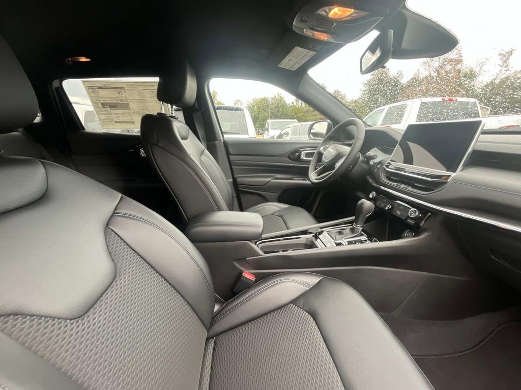 New 2026 Jeep Compass Latitude image 10