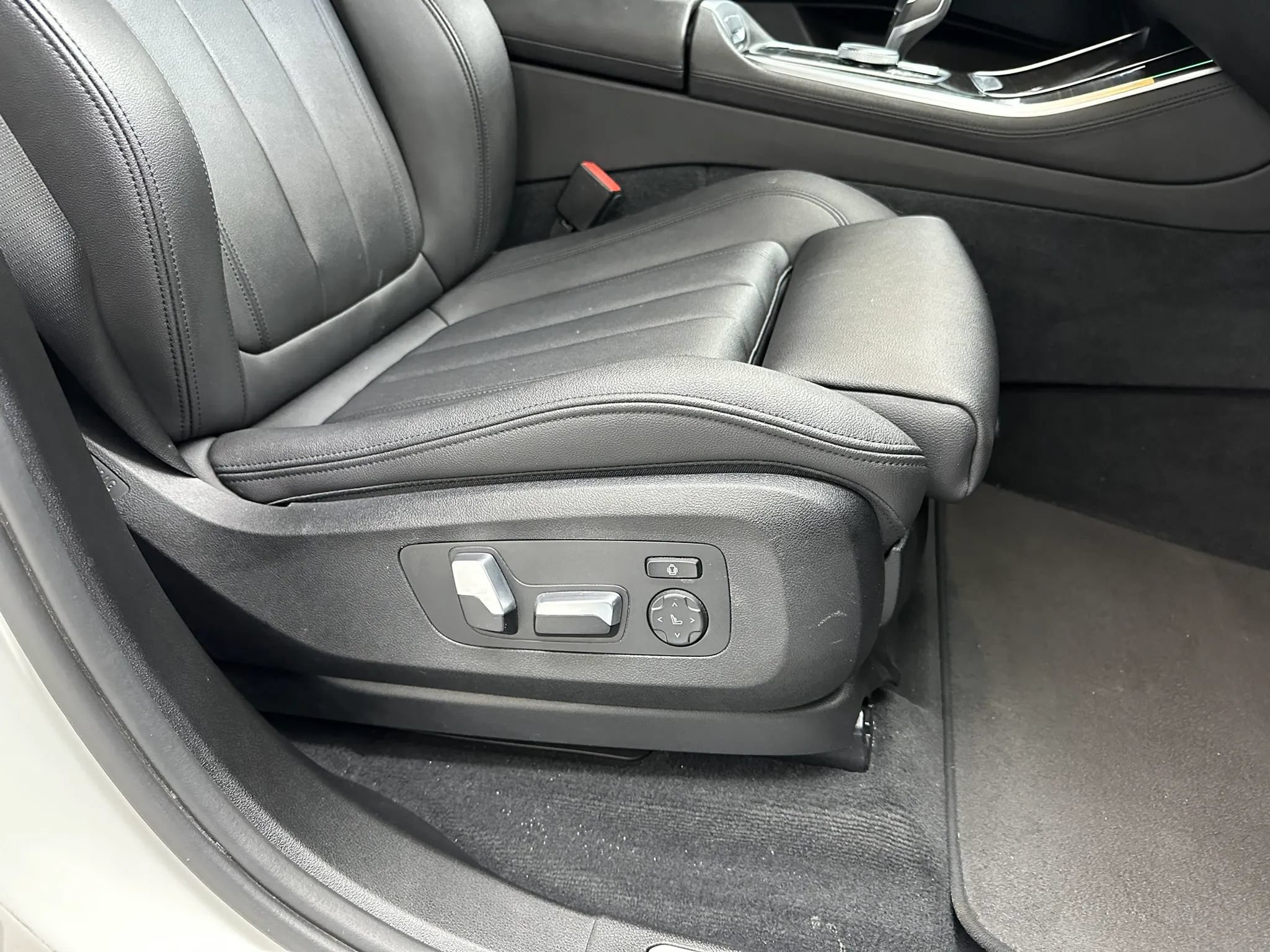 Used 2019 BMW X5 xDrive40i w/ Convenience Package AWD/4WD image 32