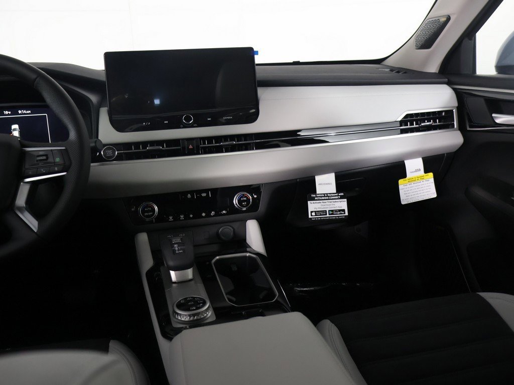 New 2026 Mitsubishi Outlander SE image 37