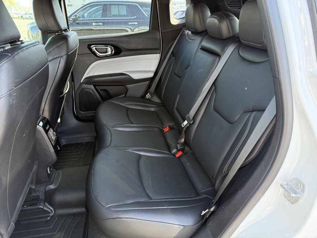 Used 2025 Jeep Compass Limited w/ Elite Group AWD/4WD image 13