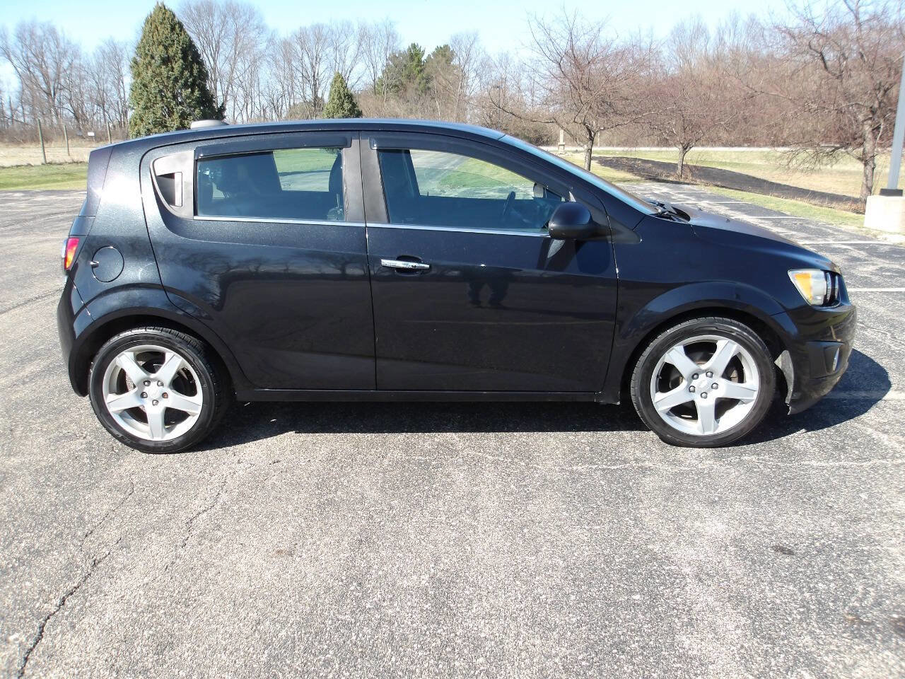 Used 2015 Chevrolet Sonic LTZ image 2