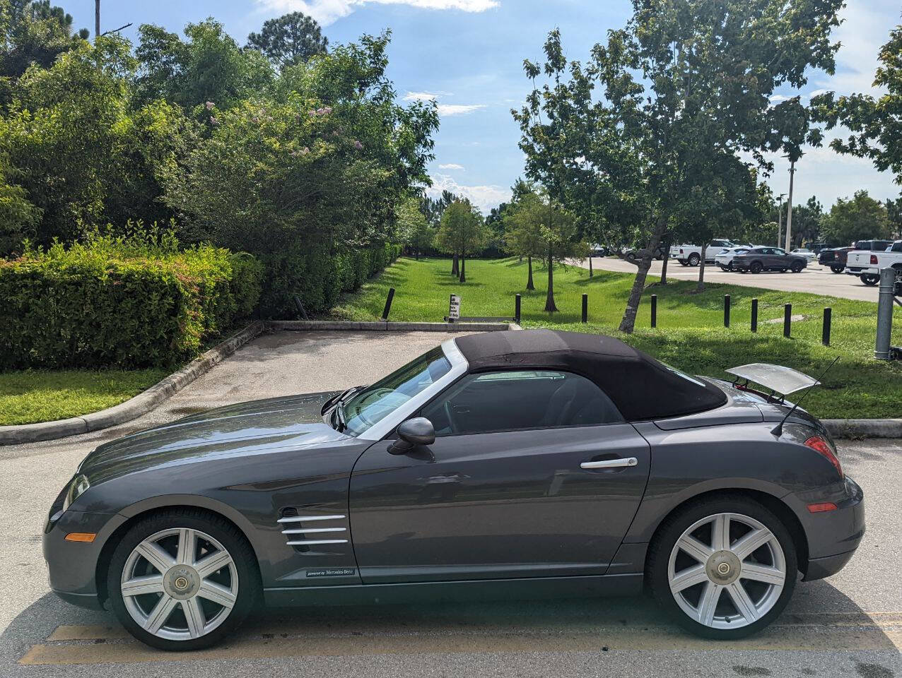 Used 2005 Chrysler Crossfire Limited image 3