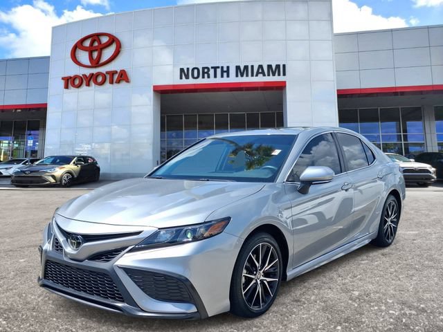 Used 2024 Toyota Camry SE w/ Convenience Package FWD image 2