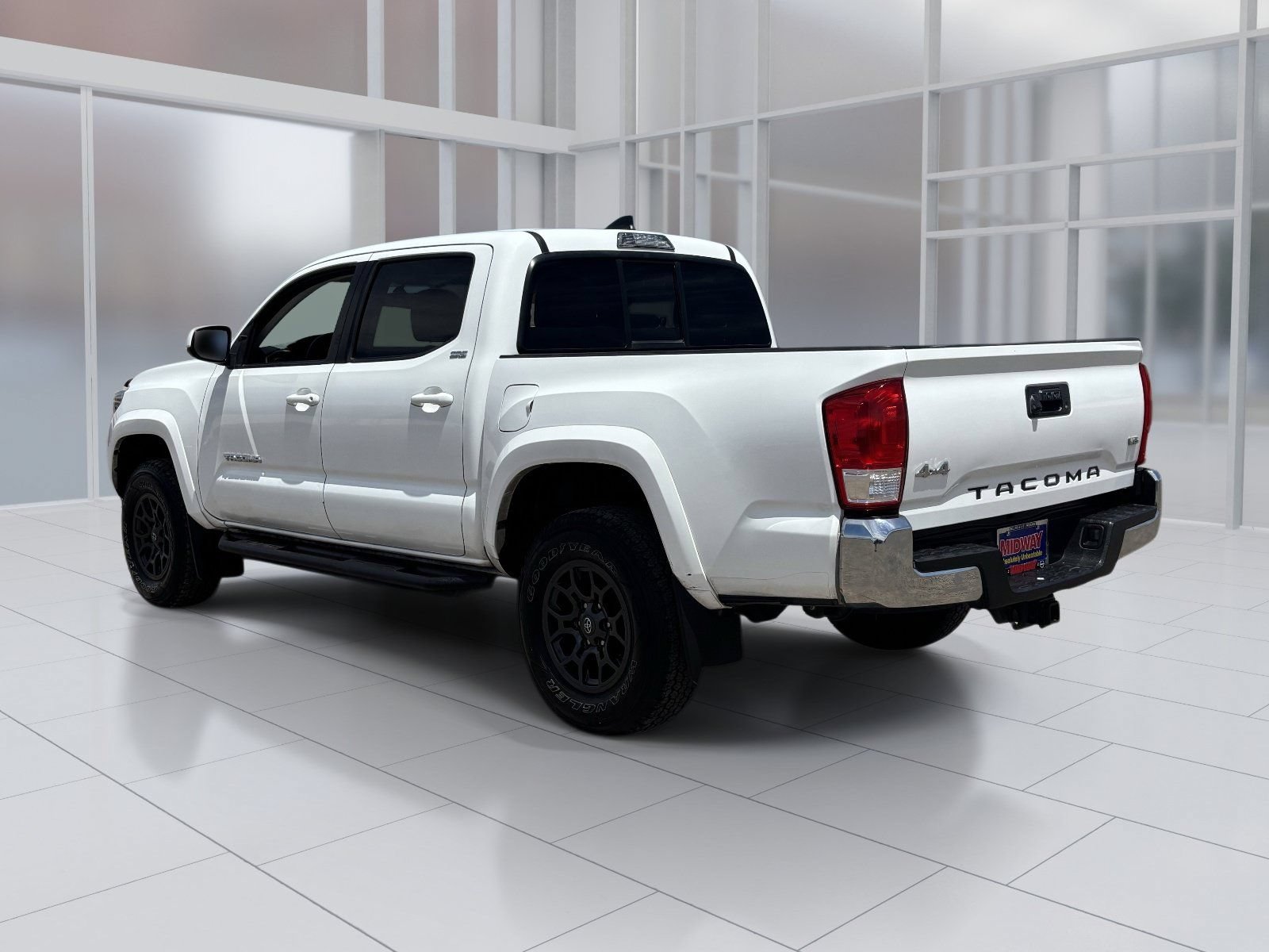 Used 2017 Toyota Tacoma SR5 w/ Tow Package AWD/4WD image 4