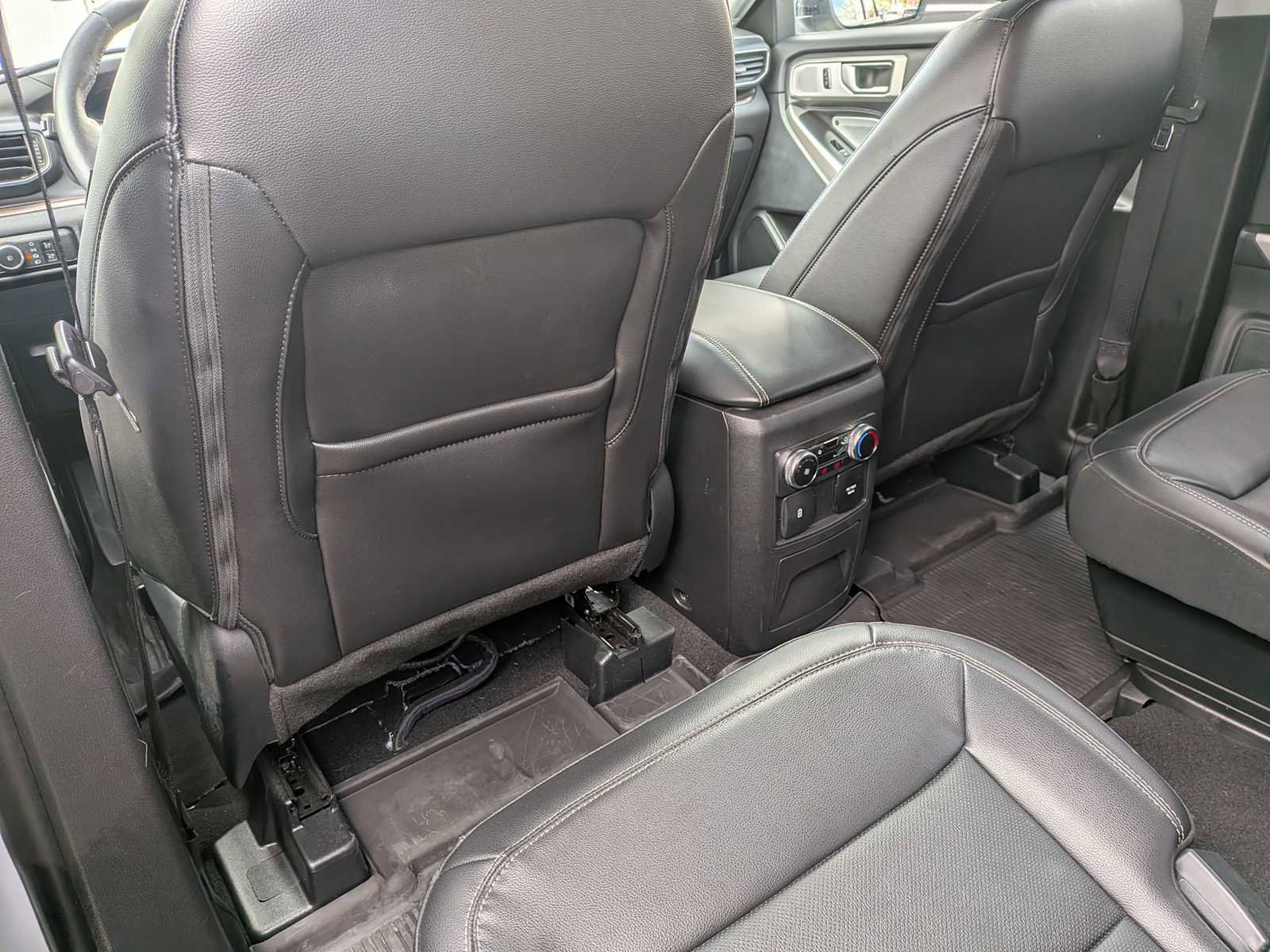 Used 2024 Ford Explorer Limited w/ Limited Technology Package AWD/4WD image 16