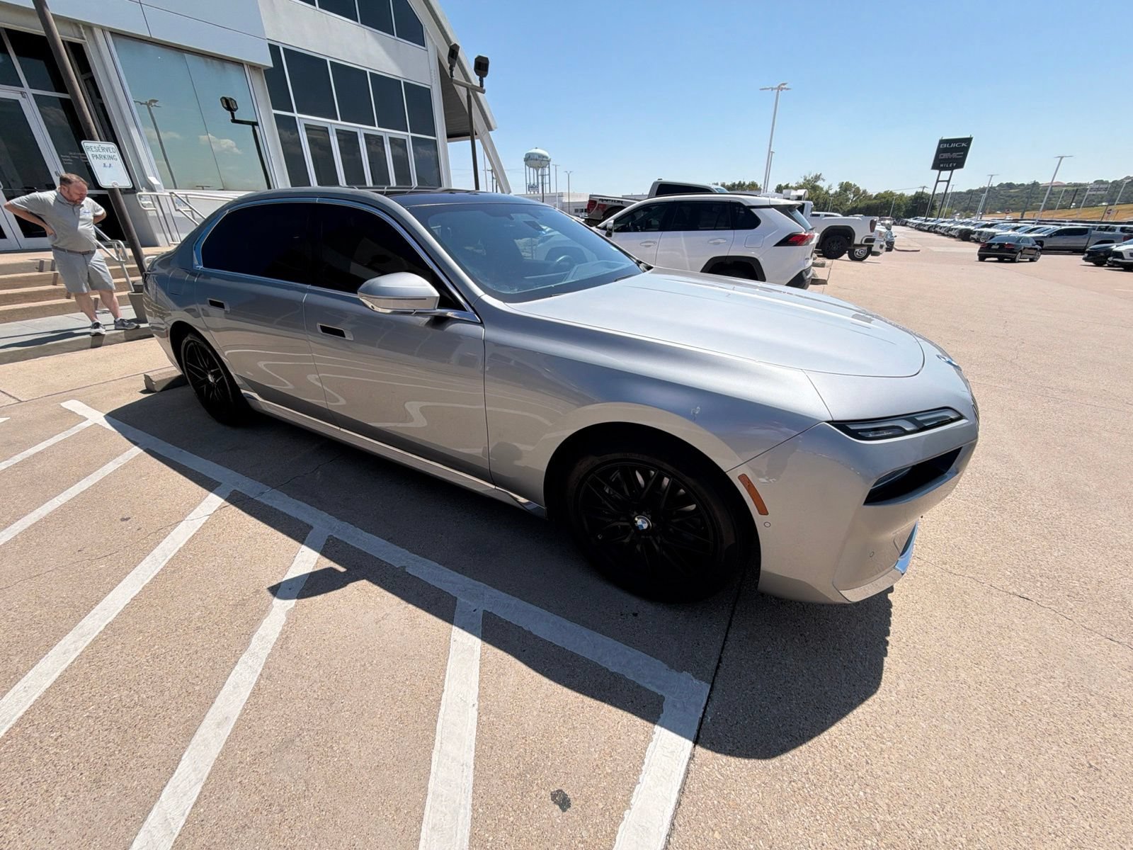 Used 2024 BMW i7 eDrive50 RWD image 9