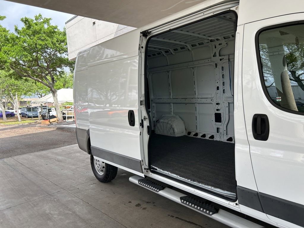 Used 2017 RAM ProMaster 2500 w/ Interior Convenience Group image 25