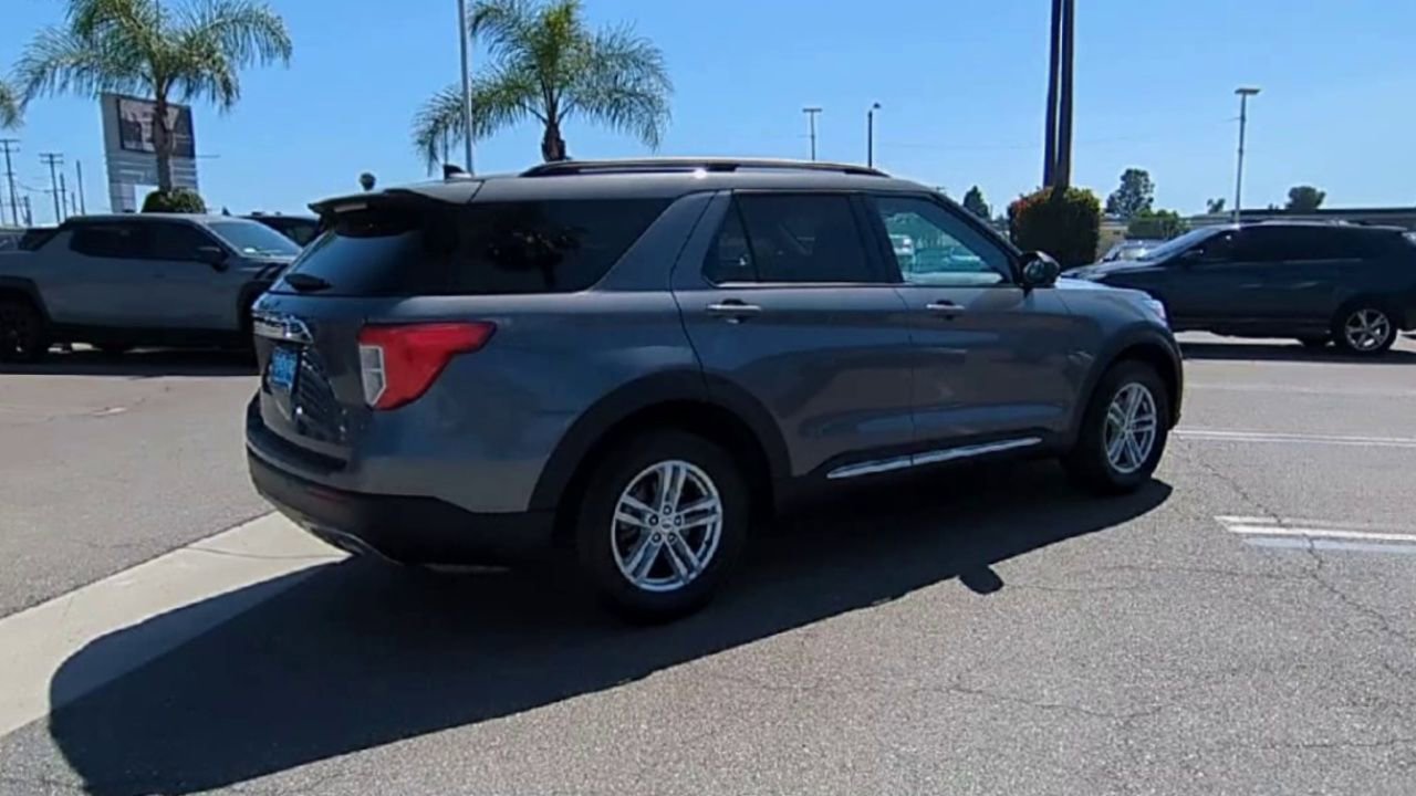 Used 2024 Ford Explorer XLT w/ Equipment Group 202A RWD image 8