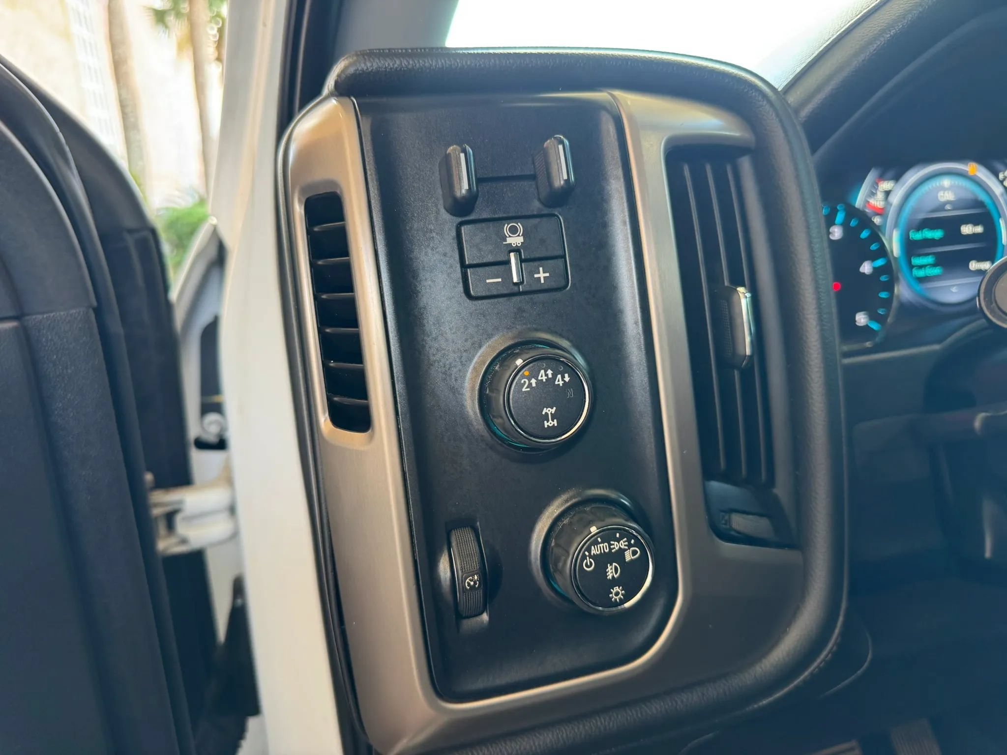 Used 2019 GMC Sierra 2500 Denali w/ Duramax Plus Package AWD/4WD image 16